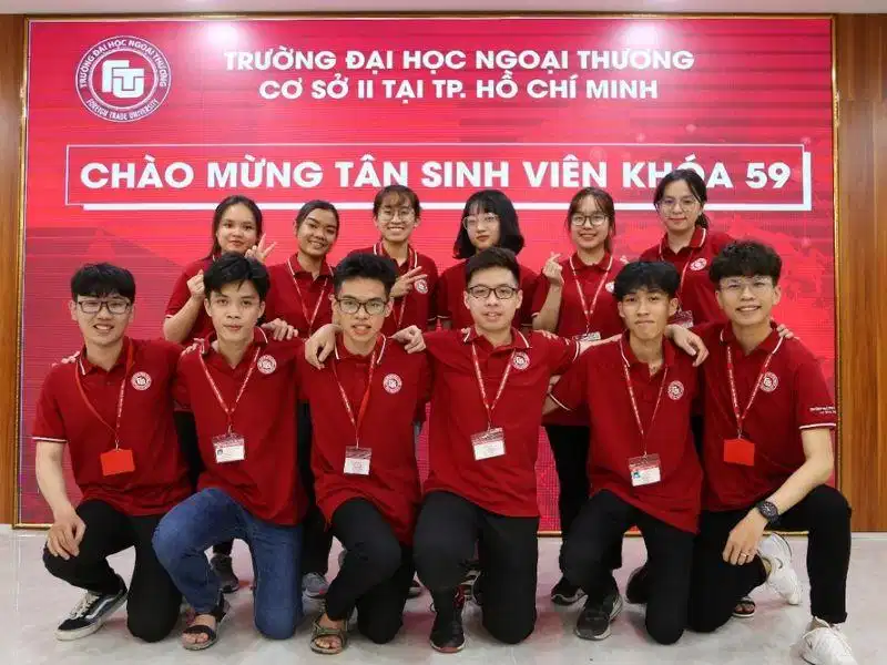 Đồng phục Đại học Ngoại thương Hà Nội Áo thun đồng phục màu đỏ đô trường Đại học Ngoại thương
