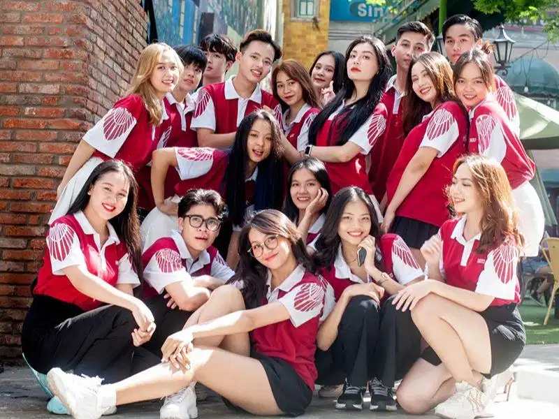 Đồng phục Đại học Quốc tế Hồng Bàng Đồng phục thanh lịch của sinh viên Đại học Quốc tế Hồng Bàng