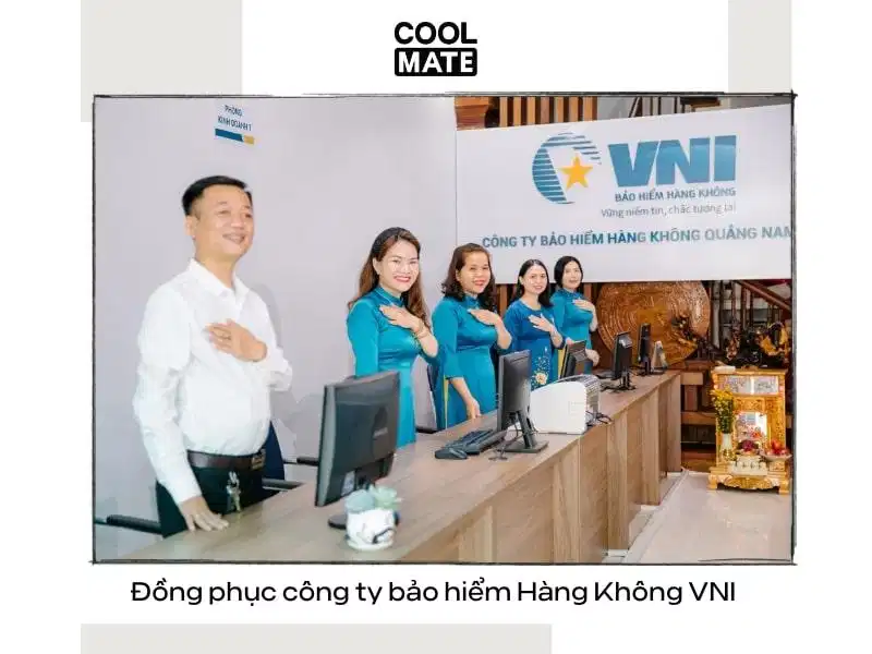 Đồng phục VNI Mẫu áo thun trắng phối viền cam tươi sáng của Bảo hiểm VNI