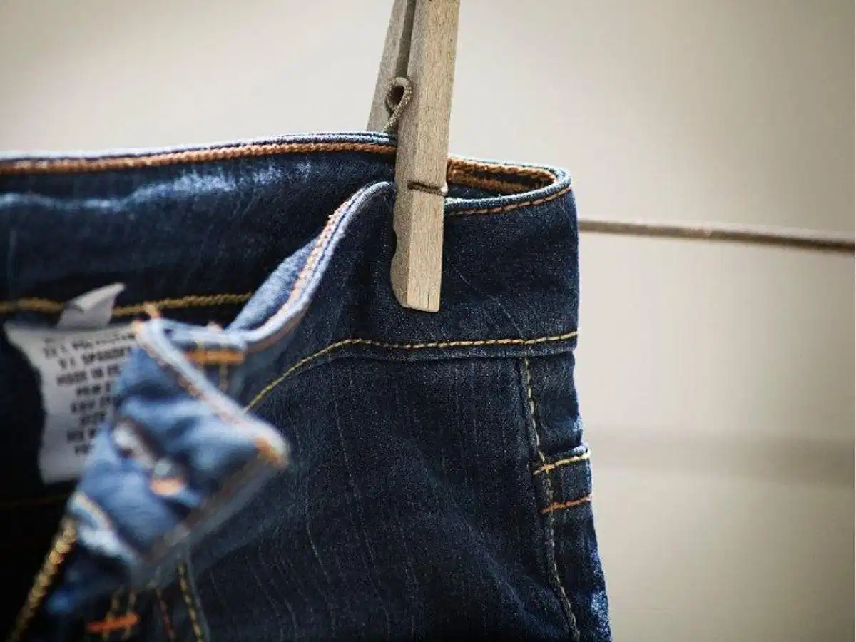 Lưu ý chọn kích thước quần raw denim Tính toán độ co rút của vải và độ dãn vòng eo khi chọn kích cỡ quần raw denim