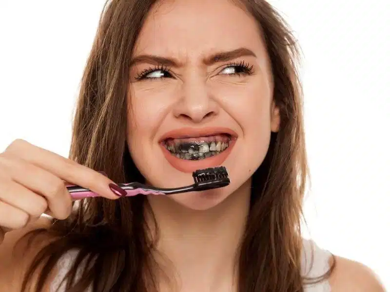 Độ an toàn của than hoạt tính trên làn da Sử dụng sản phẩm chăm sóc da chứa than hoạt tính an toàn cho cơ thể