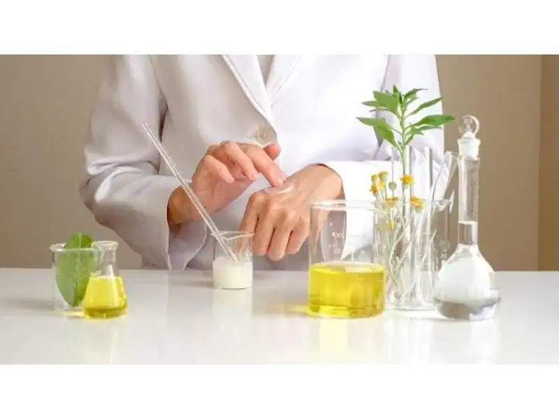 Dược mỹ phẩm là sự kết hợp giữa công nghệ bào chế dược phẩm và mỹ phẩm chăm sóc da Dược mỹ phẩm là sự kết hợp giữa công nghệ bào chế dược phẩm và mỹ phẩm chăm sóc da