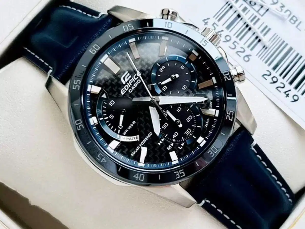 Đồng hồ Casio Edifice phong cách thể thao kim loại Đồng hồ Casio Edifice phong cách thể thao kim loại