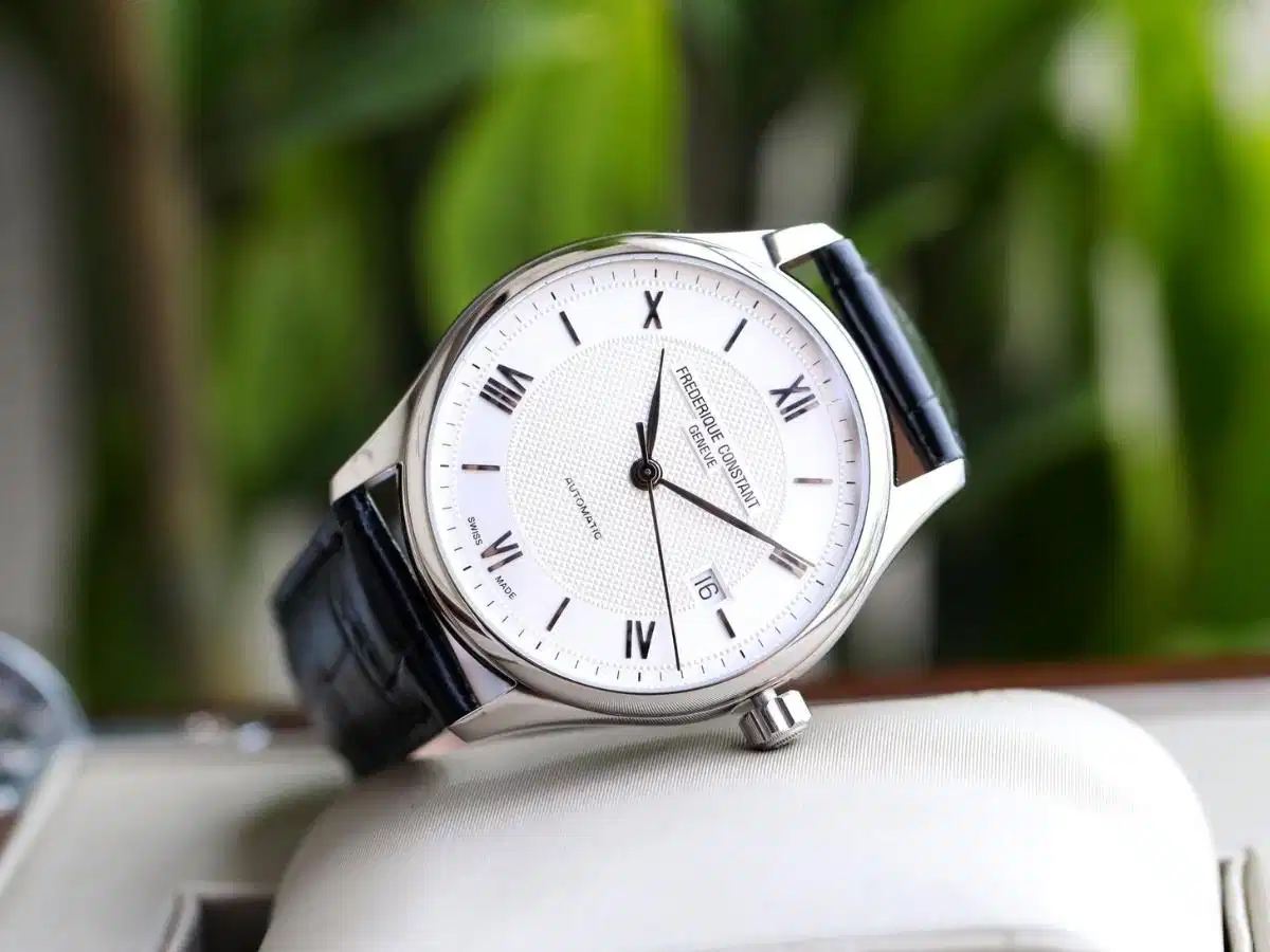 Frederique Constant Classics Index Automatic với thiết kế tối giản và thanh lịch Frederique Constant Classics Index Automatic với thiết kế tối giản và thanh lịch