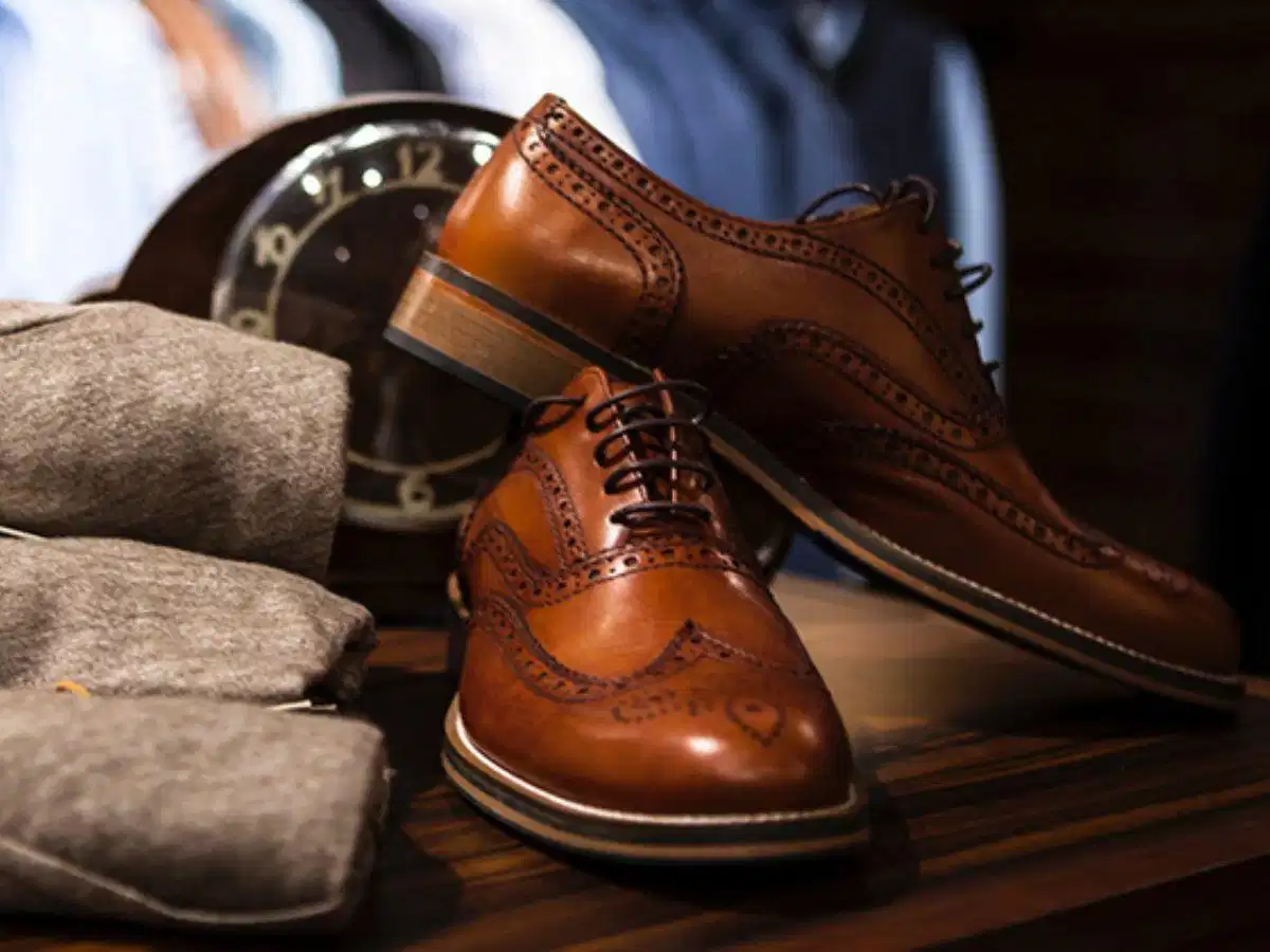 Thiết kế Full Brogue và Longwing Brogue Cấu trúc thiết kế đặc trưng của giày Full Brogue và Longwing Brogue