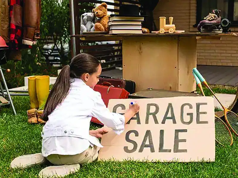Hoạt động garage sale truyền thống Hoạt động garage sale truyền thống tại Mỹ