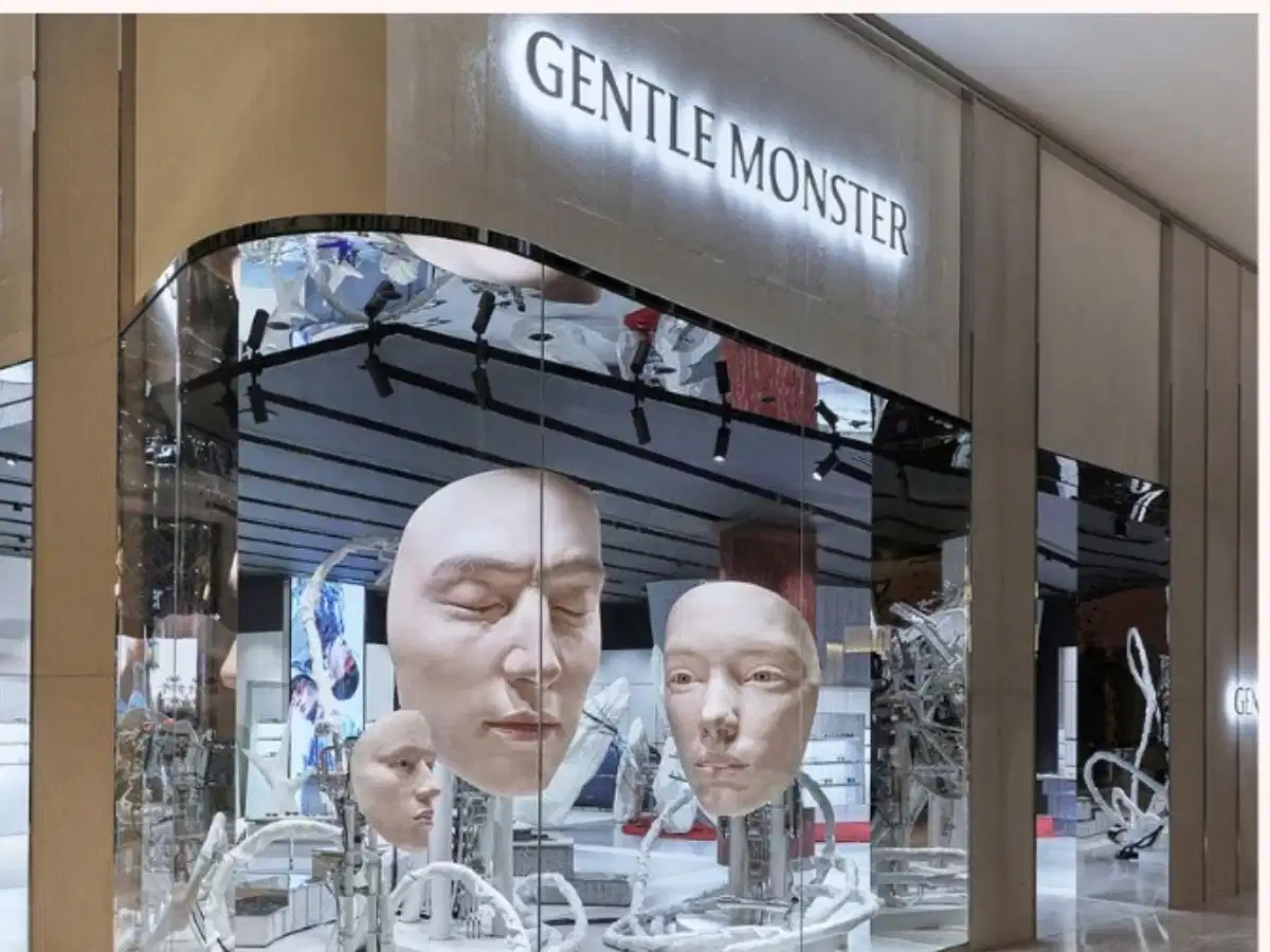 Không gian trưng bày tại Gentle Monster Flagship Store Ho Chi Minh
