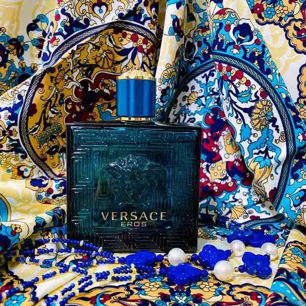 Giá cả của Versace Eros Versace Eros thuộc phân khúc nước hoa nam dễ tiếp cận