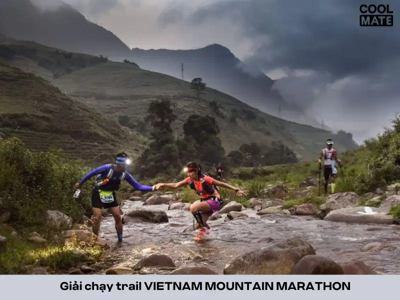 Giải chạy trail Vietnam Mountain Marathon Vận động viên chinh phục cung đường trail gồ ghề tại Vietnam Mountain Marathon Sa Pa