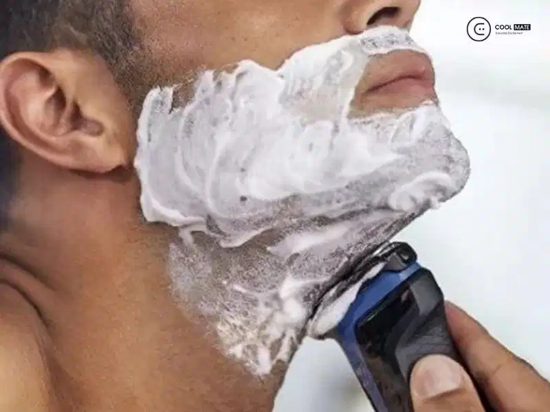 Sử dụng máy cạo râu Dao cạo điện giúp giảm thiểu tối đa sự ma sát trực tiếp lên bề mặt da
