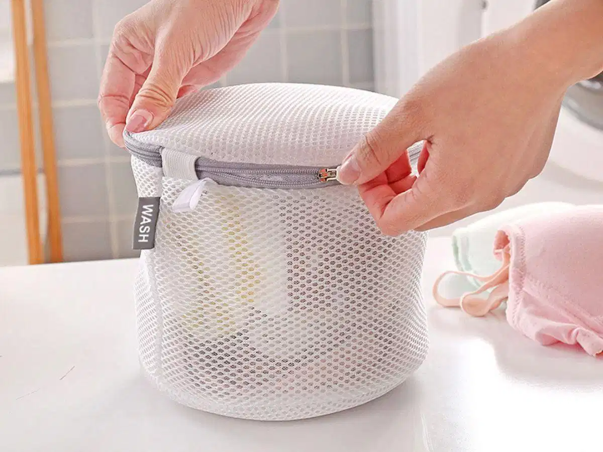 Giặt áo bra thể thao đúng cách để hạn chế biến dạng