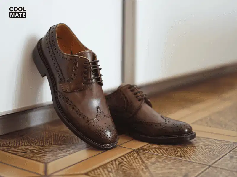 Giày Derby Brogue với họa tiết đục lỗ tinh tế Giày Derby Brogue với họa tiết đục lỗ tinh tế