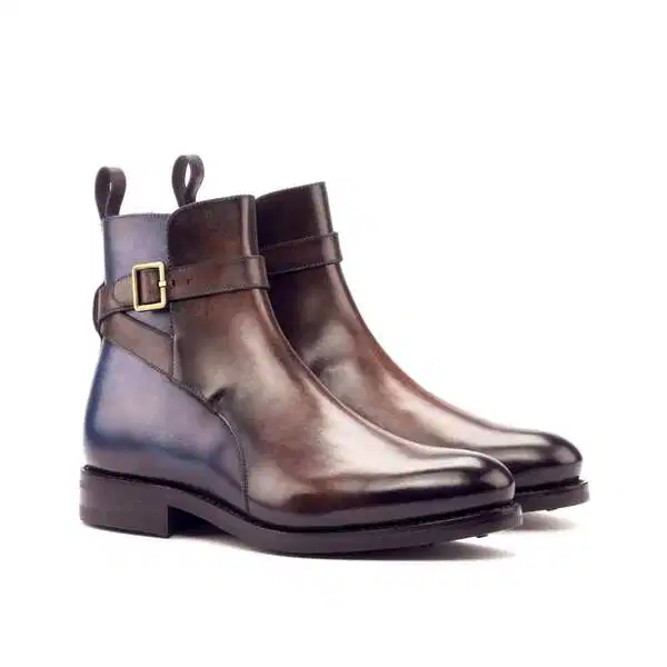 Giày Jodhpur boots với chi tiết quai da và khóa kim loại quanh cổ giày
