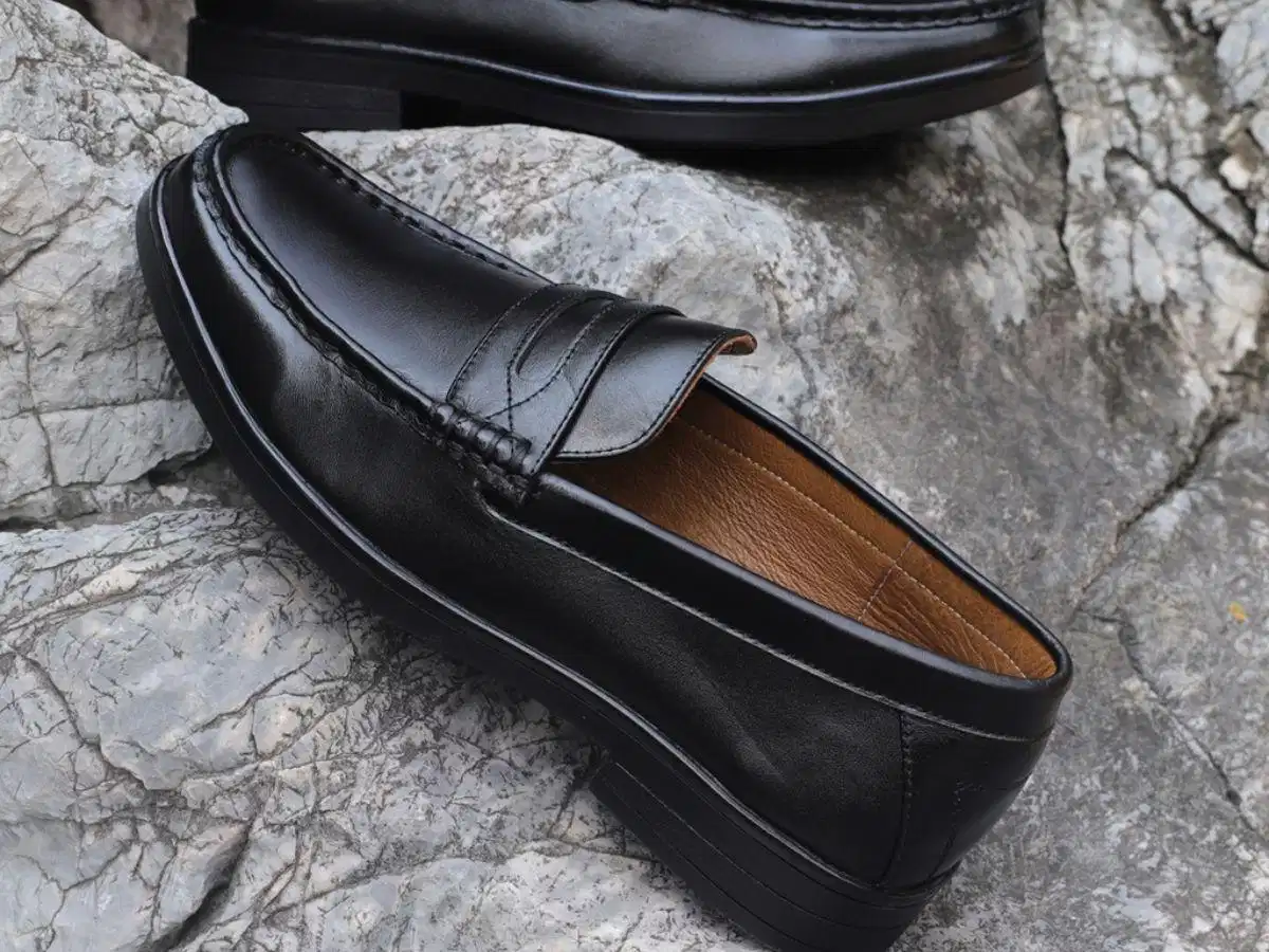 Giày Loafers là lựa chọn đem lại sự tinh tế và thoải mái Giày Loafers là lựa chọn đem lại sự tinh tế và thoải mái khi phối đồ dạo phố