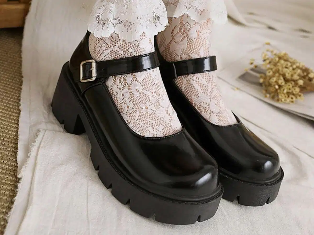 Giày Mary Jane là gì? Giày Mary Jane với quai ngang trên mu bàn chân