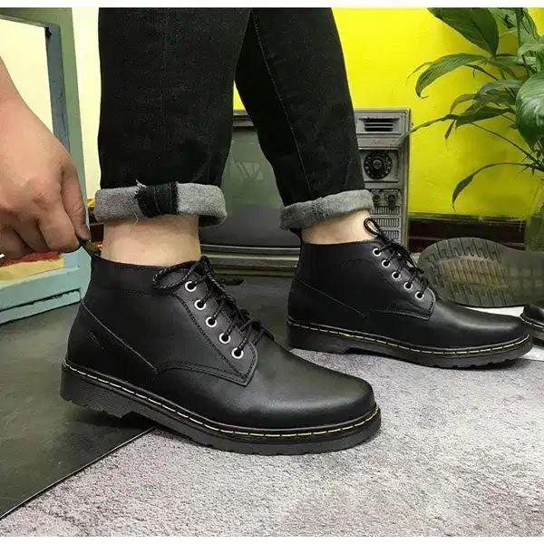Giày cổ lửng nam Giày cổ lửng nam tạo điểm nhấn thị giác vững chãi cho phong cách thường nhật