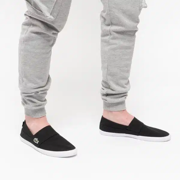 Các cấu trúc đế cao su êm nhẹ của giày slip-on nam