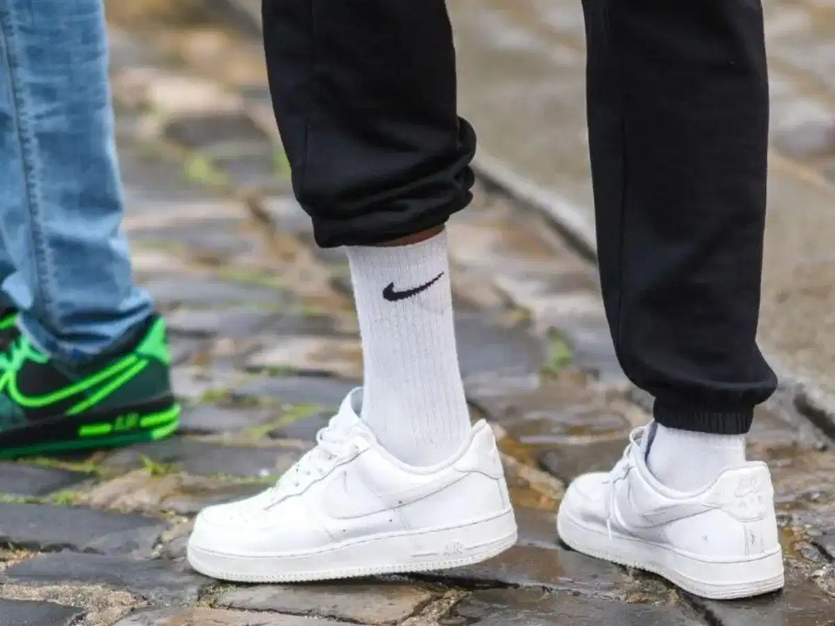 Giày thể thao trắng Nike Air Force 1 Giày thể thao trắng Nike Air Force 1