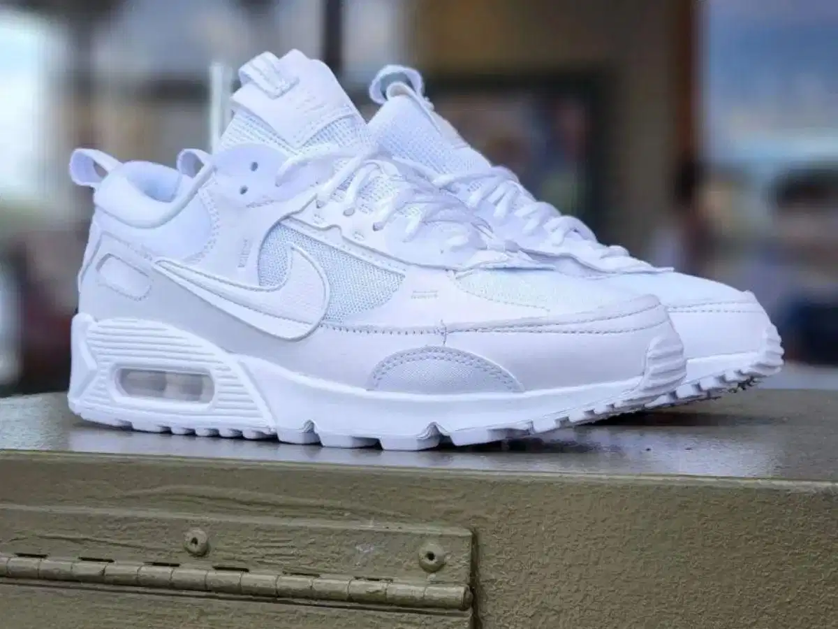 Giày thể thao trắng Nike Air Max 90 Giày thể thao trắng Nike Air Max 90
