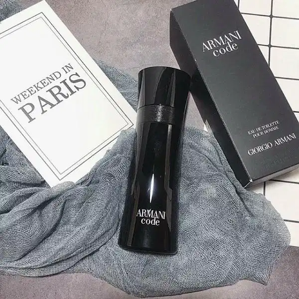 Giorgio Armani Code thiết kế thon gọn