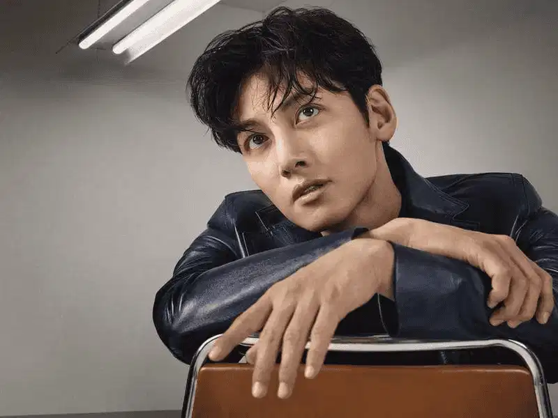 gương mặt đại diện Calvin Klein Ji Chang Wook trong chiến dịch quảng bá của Calvin Klein