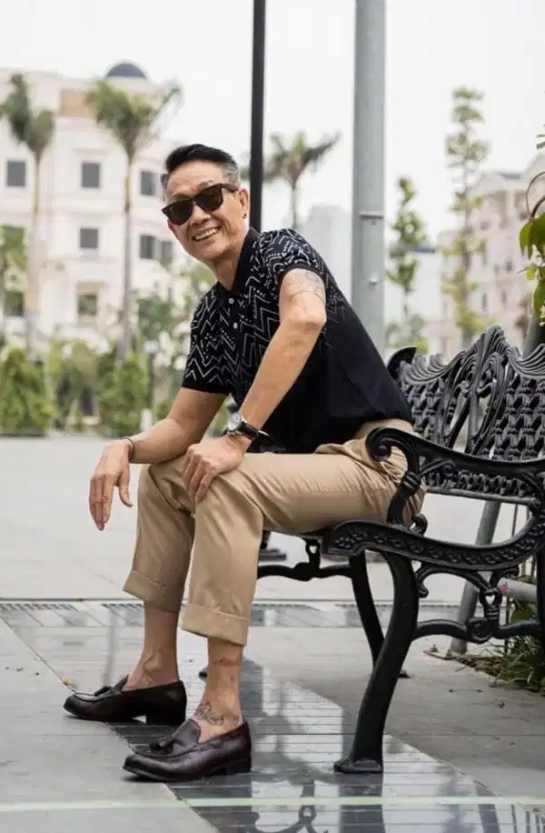 Chân dung Tân Alain Chân dung Tân Alain với diện mạo phong độ ở tuổi ngoài 60