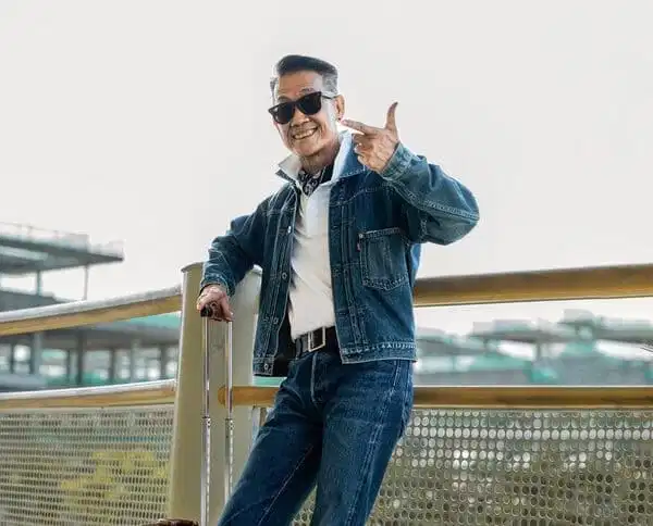 Phong cách denim on denim rắn rỏi Set đồ denim on denim mang lại vẻ đẹp phong trần và giàu năng lượng