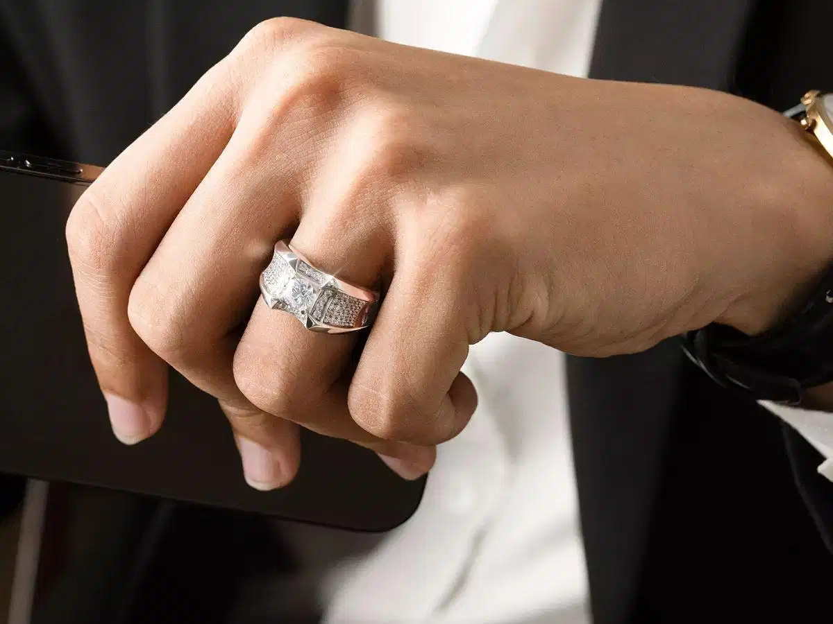 Phong cách cá nhân và nhẫn nam Định hình phong cách thời trang khi chọn nhẫn nam