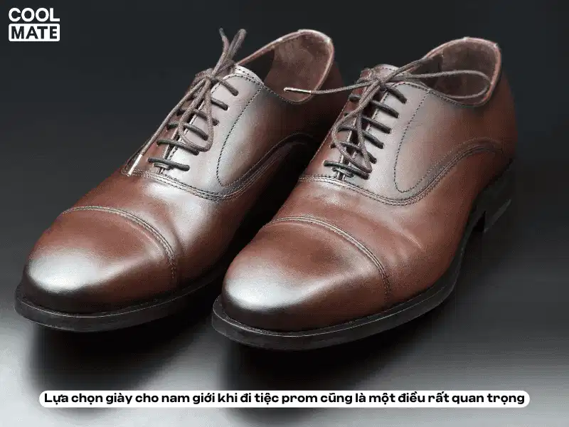 Giày da nam trang trọng cho tiệc prom Đôi giày tây nam bằng da màu nâu với đường nét cổ điển
