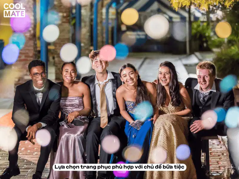 Lựa chọn trang phục đúng dress code tiệc prom Nhóm bạn trẻ diện trang phục đồng điệu theo dress code của sự kiện