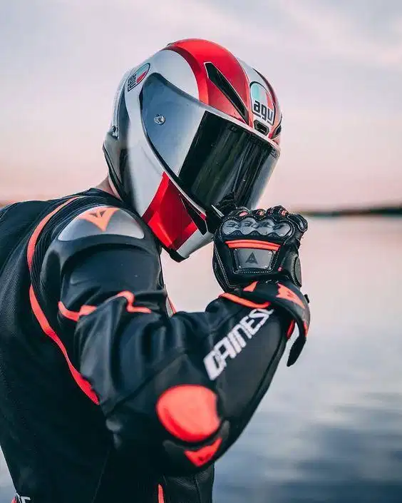 Mũ bảo hiểm fullface chuẩn an toàn Biker cài quai mũ bảo hiểm fullface đạt chuẩn an toàn