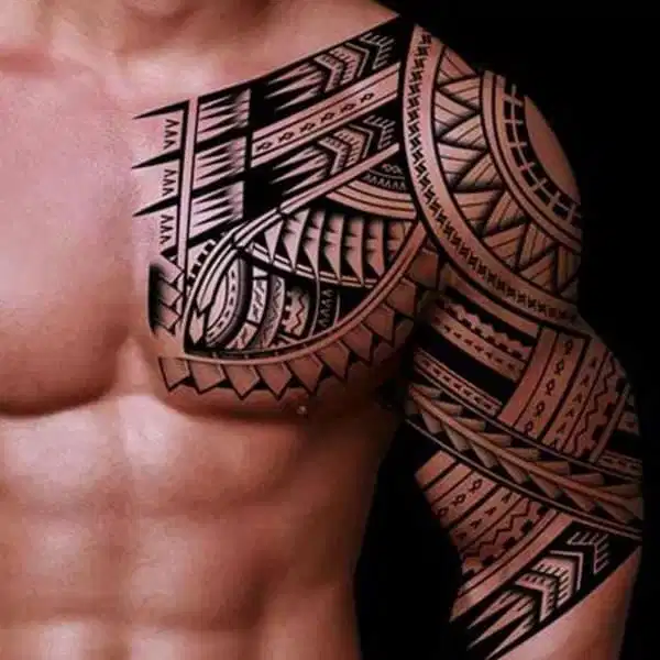 Hình xăm Maori kín ngực Hình xăm Maori kín ngực