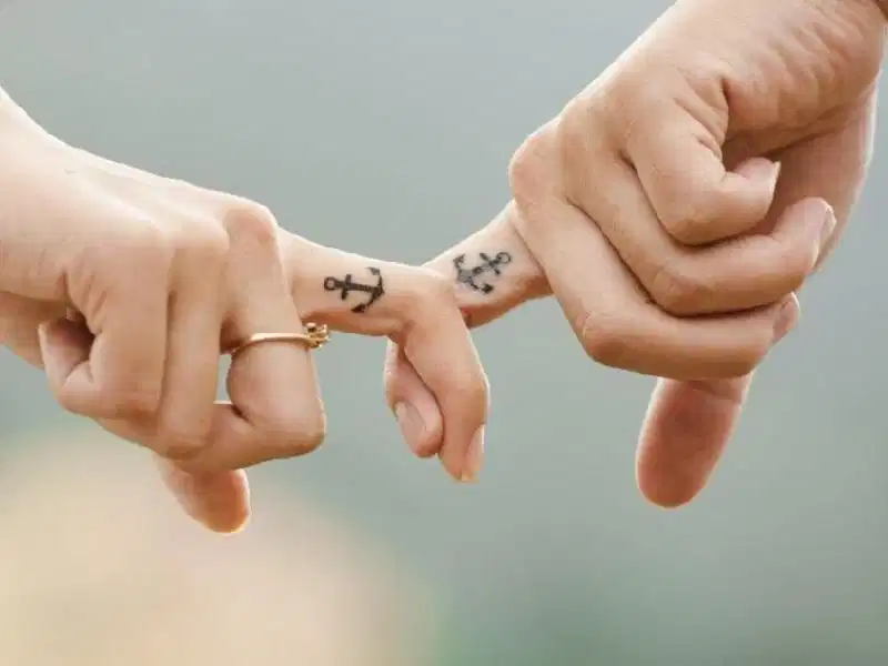 Hình xăm neo thể hiện gia đình và điểm tựa vững chắc