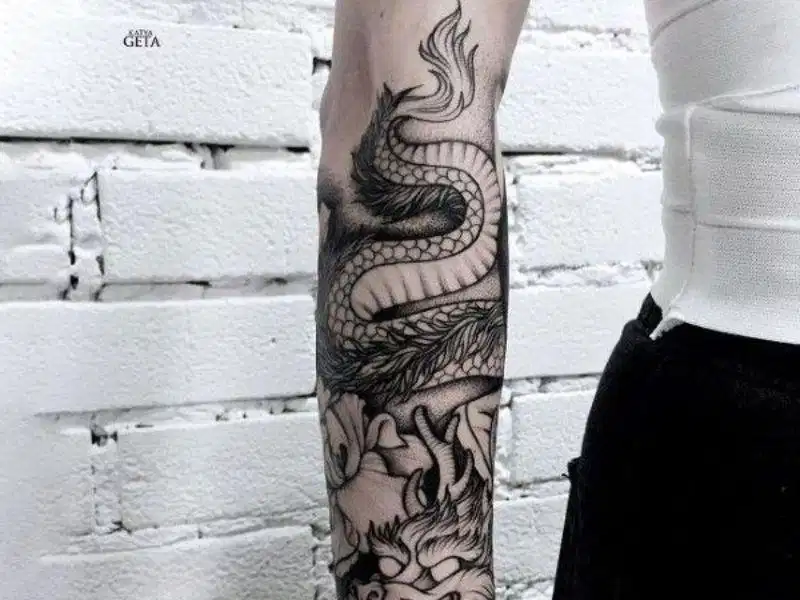 Hình xăm rồng quấn cổ tay và cẳng tay sắc nét