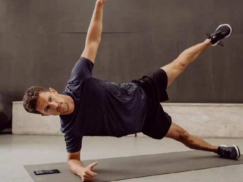 Hướng dẫn tập bài Plank và Side Plank Tư thế Plank và Side Plank siết chặt cơ bụng và liên sườn