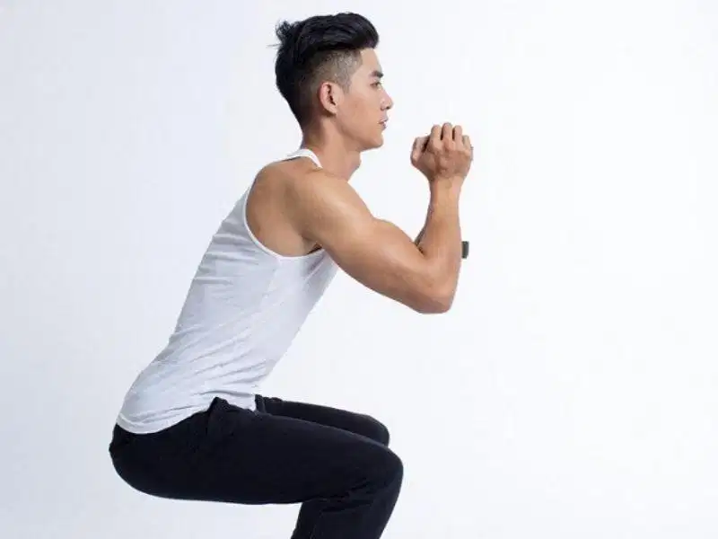 Front Clap Jumping Jack tập trung vào cơ ngực Jumping jack vỗ tay ngang ngực