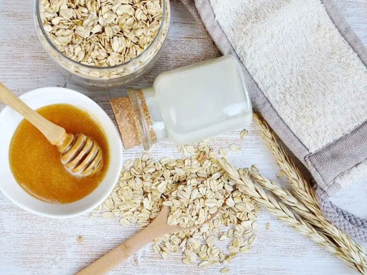 Mặt nạ sữa tươi và bột yến mạch Mặt nạ sữa tươi và bột yến mạch