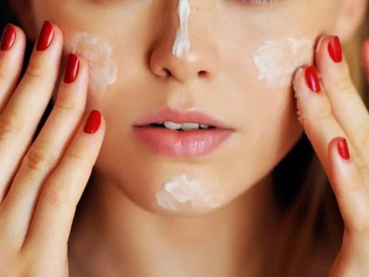 Kem lót có thể được dùng chọn lọc để hỗ trợ bề mặt lớp nền