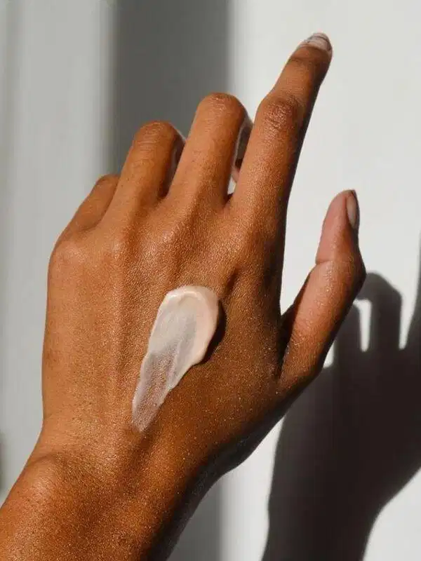 Lắng nghe tình trạng da để chọn sản phẩm phù hợp Xem xét tình trạng da trước khi mua kem trắng da