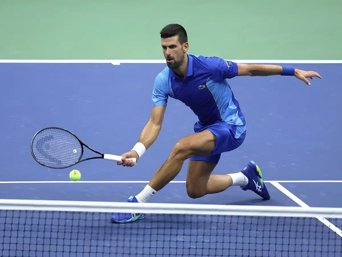 Kiểm tra quy định trang phục trước khi thi đấu tennis
