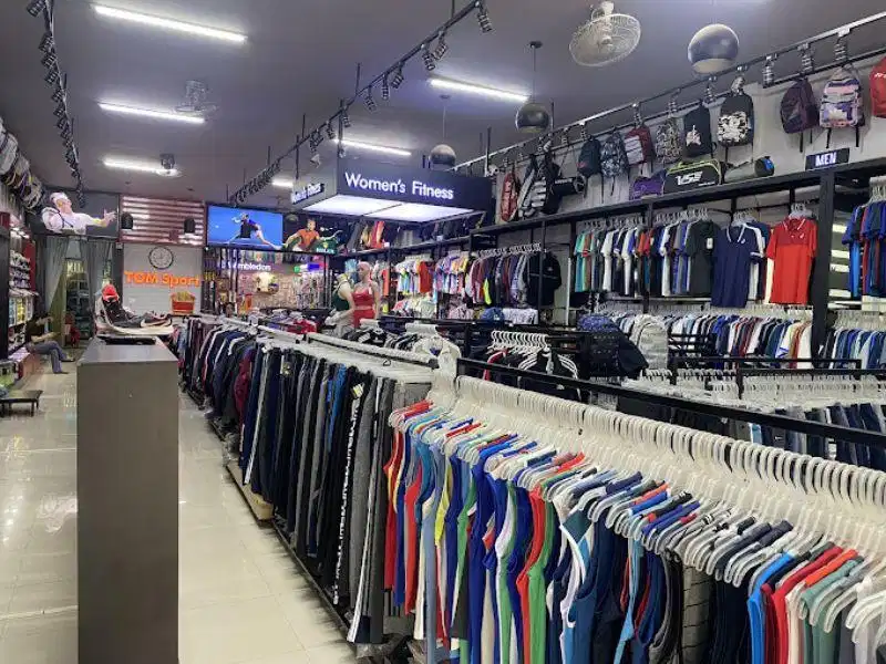 Không gian rộng rãi của Tom Sport Không gian trưng bày đồ thể thao rộng rãi tại Tom Sport Buôn Ma Thuột