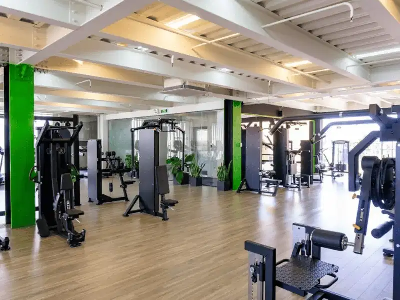 Không gian tập luyện S'Life Gym Không gian thoáng đãng tại S'Life Gym Nguyễn Thị Thập Quận 7