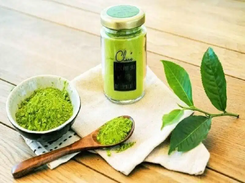 Không nên dùng riêng chiết xuất trà xanh để làm đẹp Không nên sử dụng dung dịch chiết xuất trà xanh thô bôi trực tiếp lên nền da mẫn cảm