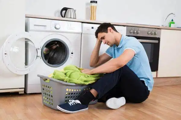 Không nên nhồi nhét quần áo quá công suất định mức của máy sấy