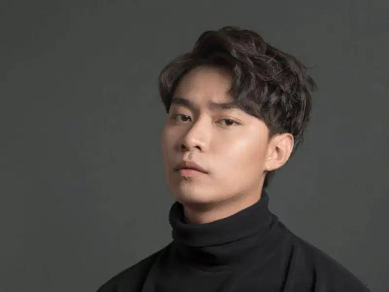Kiểu tóc side part thanh lịch cho nam mặt to