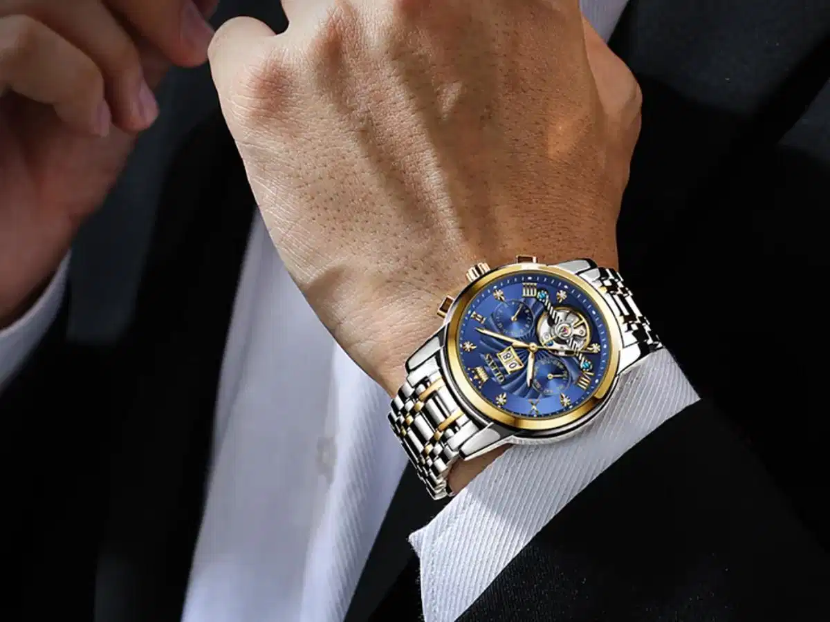 Kính sapphire là lựa chọn đáng cân nhắc nếu bạn muốn duy trì vẻ mới lâu dài Kính sapphire là lựa chọn đáng cân nhắc nếu bạn muốn duy trì vẻ mới lâu dài