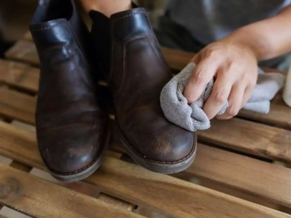 Lau chùi boot Vệ sinh boot da cổ thấp bằng khăn chuyên dụng