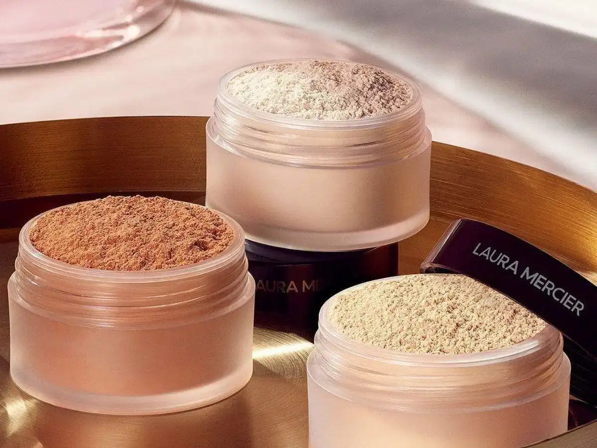 Laura Mercier Translucent Loose Setting Powder là phấn phủ dạng bột mịn Laura Mercier Translucent Loose Setting Powder là phấn phủ dạng bột mịn