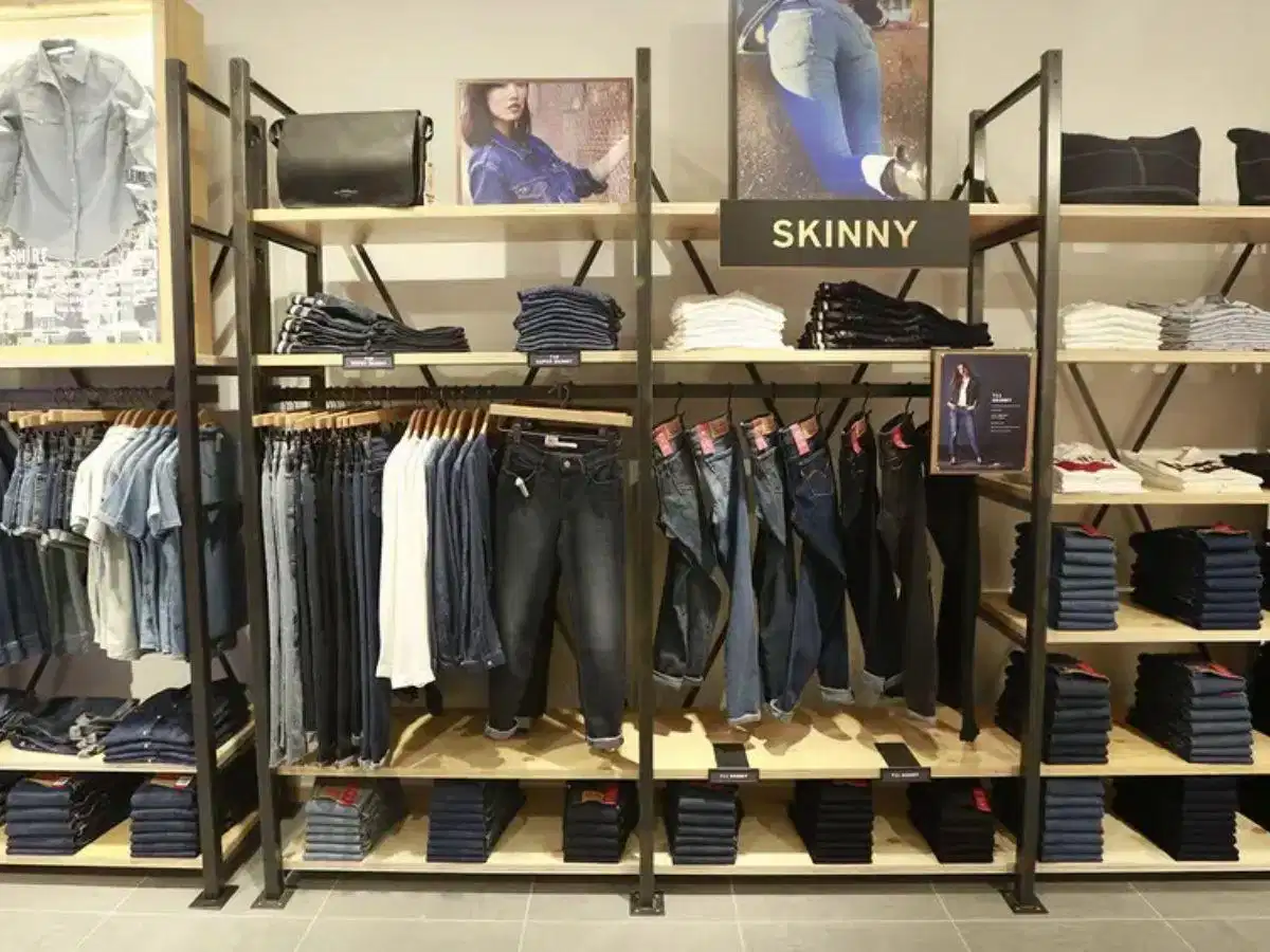 Levi’s là thương hiệu denim được nhiều người biết đến Levi’s là thương hiệu denim được nhiều người biết đến