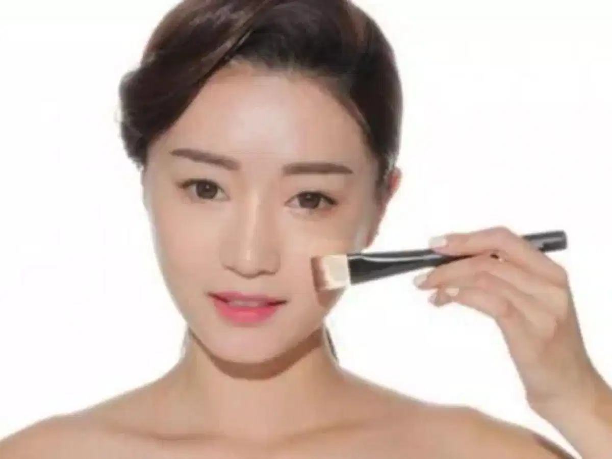 Các lỗi kỹ thuật khi tán nền có thể khiến lớp makeup bị vệt và cakey